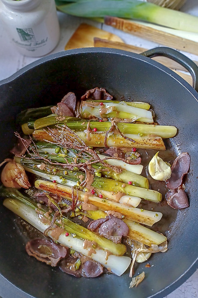 Poêlée Gourmande de Poireaux Primeurs et Magret de Canard séché