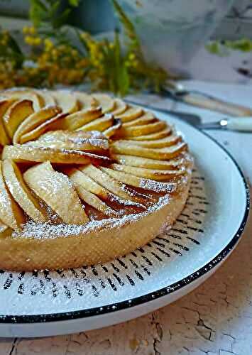 Tarte aux pommes sur pâte sablée: une touche de gourmandise 