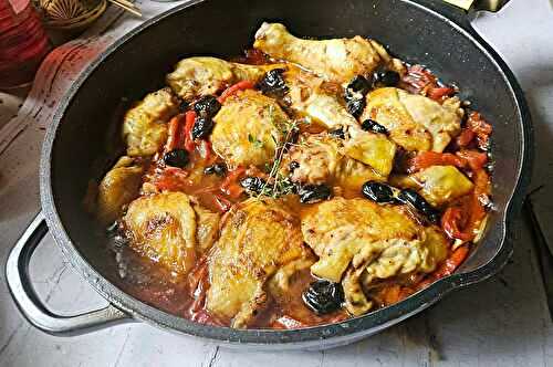Poulet Fondant aux Poivrons Rôtis, Tomates et Olives Noires