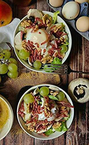 Salade d’automne aux raisins, poire et œuf poché : fraîcheur, croquant et gourmandise