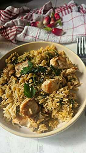 Fouzitou aux fanes de radis, poulet et riz