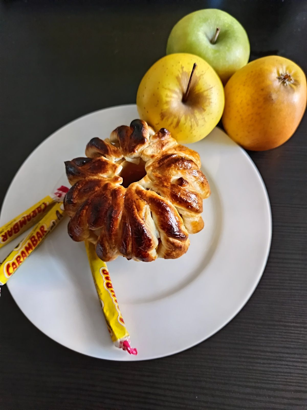 LA POMME FEUILLETÉE 