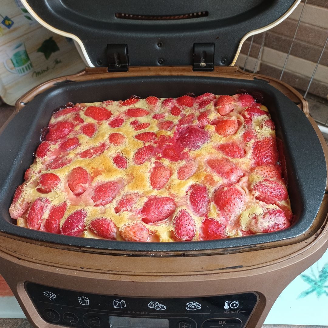 Clafouti aux fraises du jardin (cake factory)