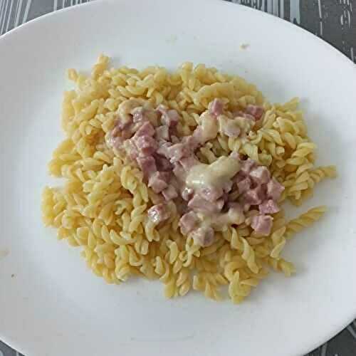 Pates au jambon sauce Maroilles