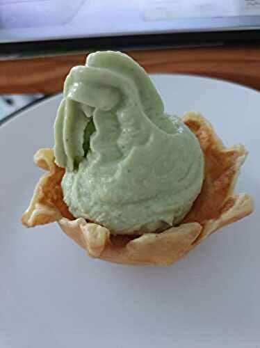 Crème glacée pistache avec la swirl Ninja