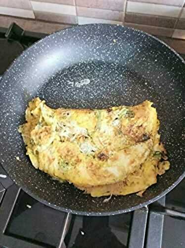 Omelette aux lamelles de courgette et fromage râpé