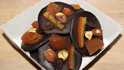 Mendiants au Chocolat : Abricots, Amandes, Oranges, Pistaches, Raisins - Délicimô ! Blog de Recettes de Cuisine et Pâtisserie
