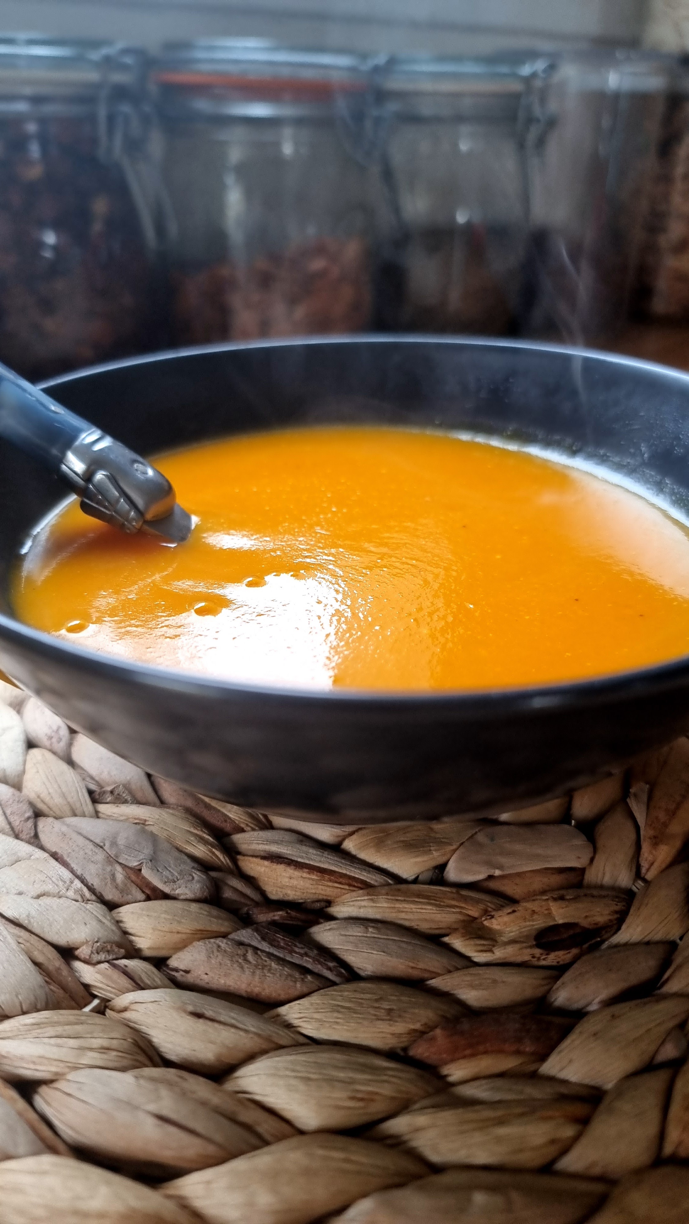 Velouté de potimarron, carottes & lentilles corail