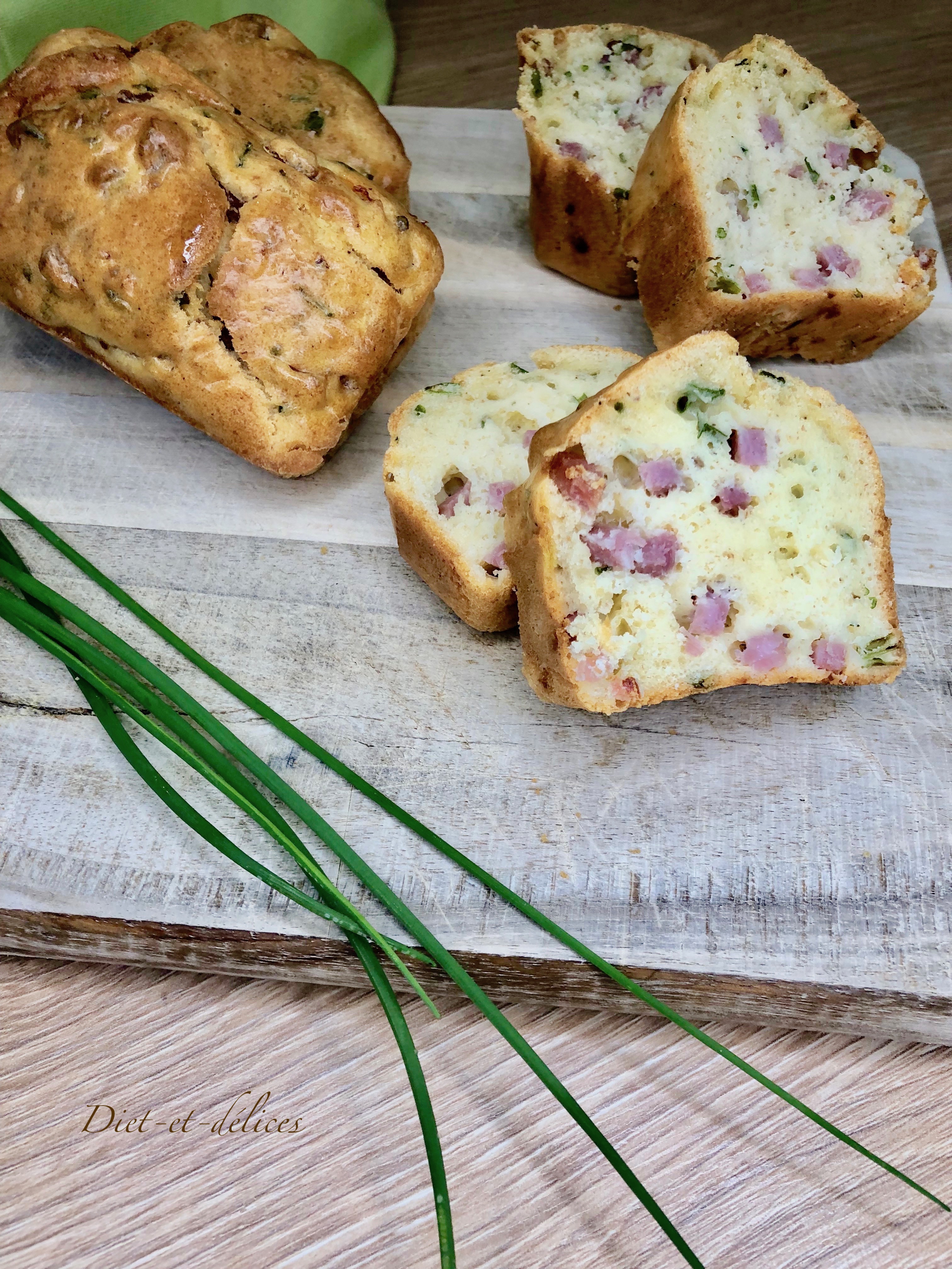 Mini cakes au lait fermenté, lardons et ciboulette