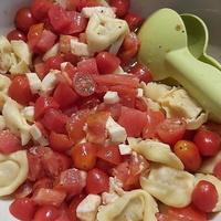 Une Salade Caprese tiède aux Tortellinis