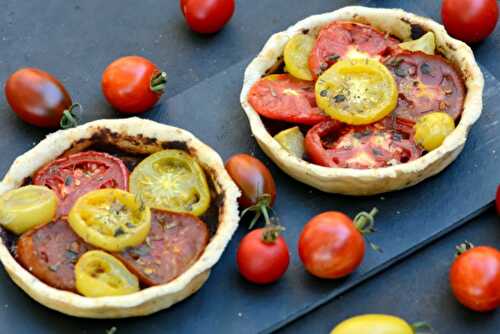 Tarte aux tomates et à la purée aux deux olives