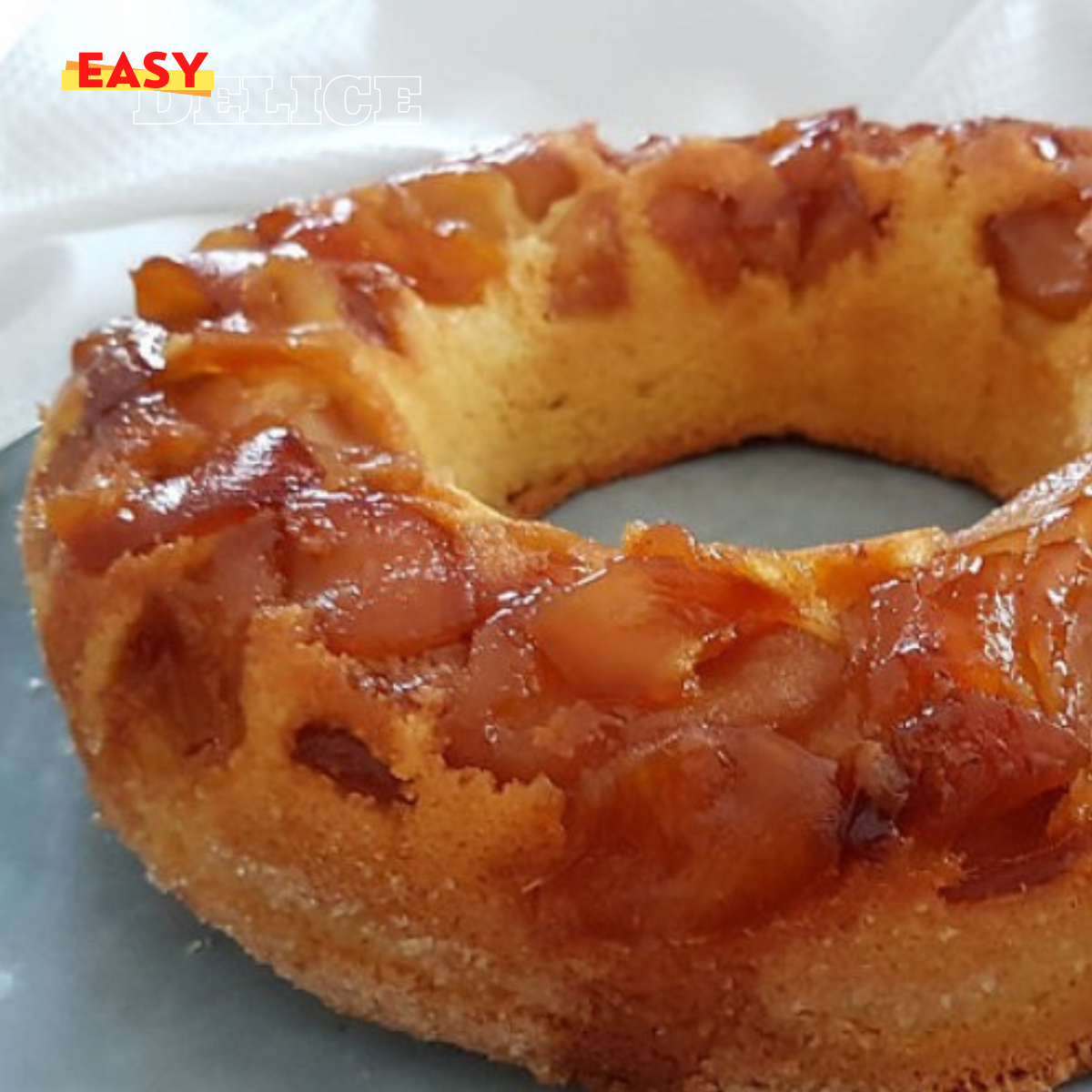 Gâteau aux pommes caramélisées : un dessert gourmand et réconfortant