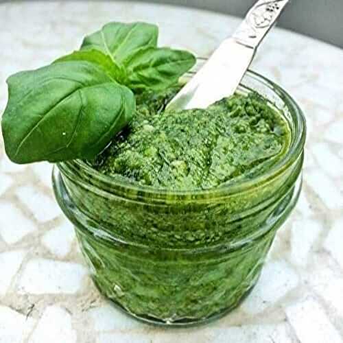 Pesto maison : recette de base et 3 variantes aux herbes