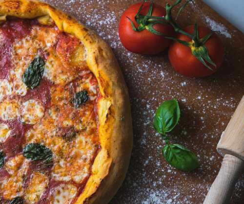 Pizza Tomate, Mozzarella et Basilic Frais