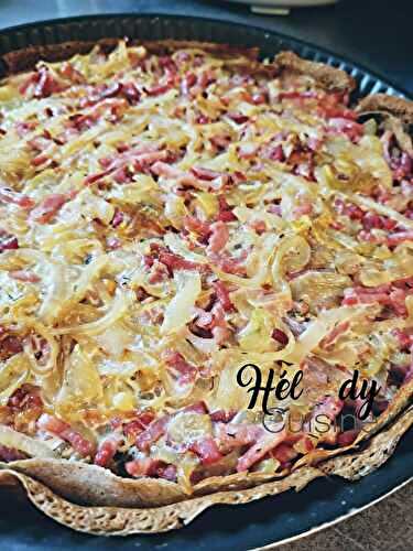 Tarte aux oignons et lardons sur fond de sarrasin