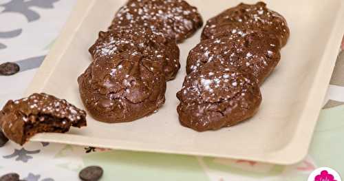 Cookies-brownies aux pépites de chocolat - Attention TUERIE