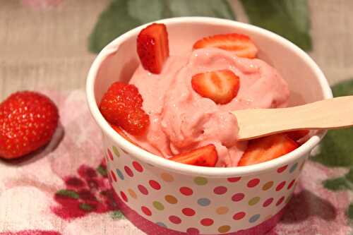 Yaourt glacé à la fraise (recette light avec ou sans sorbetière)