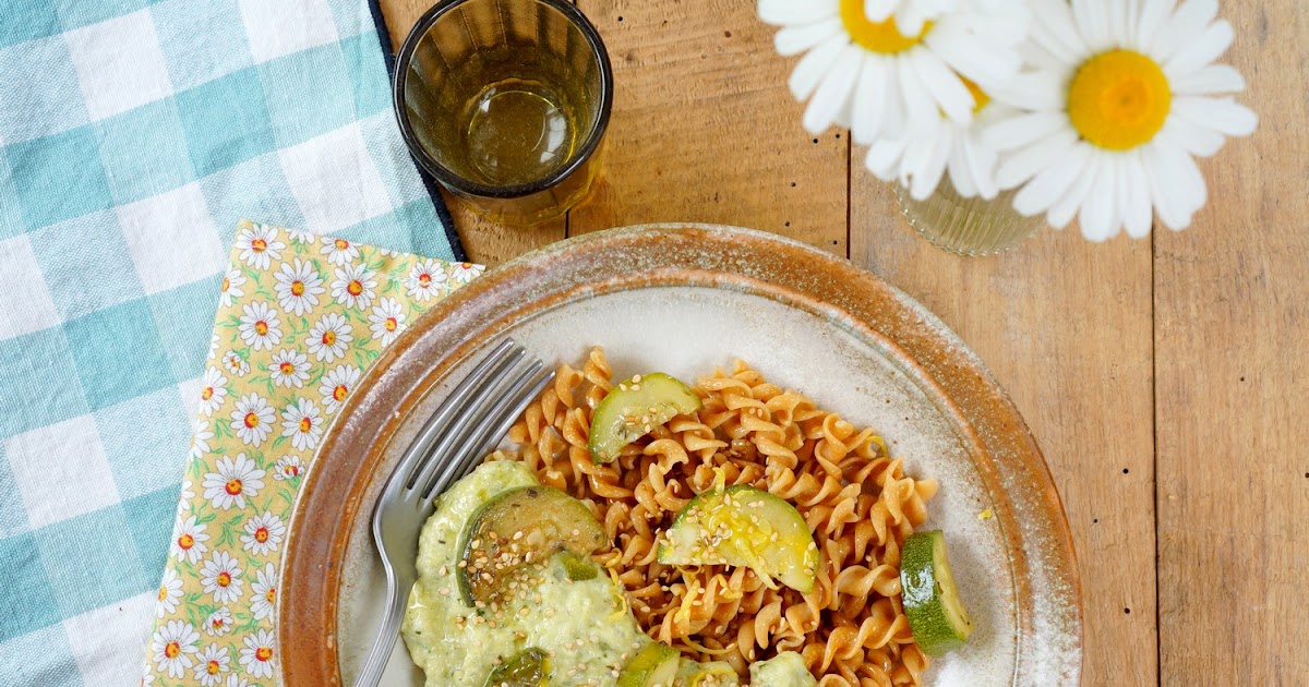 Torsades aux pois chiches, sauce courgettes et sésame (vegan, sans gluten)