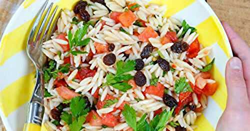 Salade orzo/risoni/ langue d'oiseau tomates, persil, raisins secs (pâtes, amap, salade)