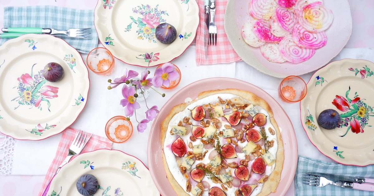 Tarte flambée échalotes, figues, fourme d'Ambert, thym (Alsace, veggie)