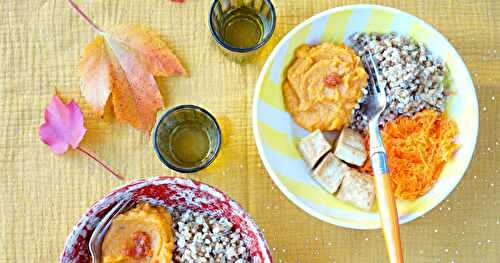 Assiettes composées : patates douces-harissa, salade de carottes, tofu au piment, boulgour (amap, vegan)