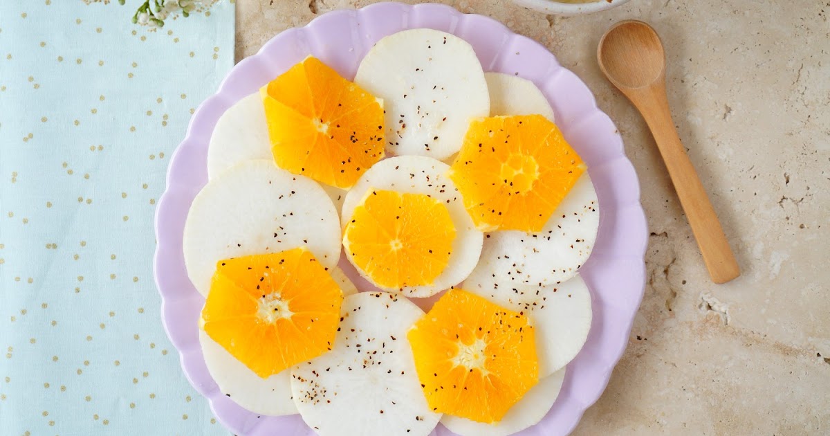 Carpaccio de radis noir, sauce amande-orange-poivre fumé (amap, vegan, sans gluten)