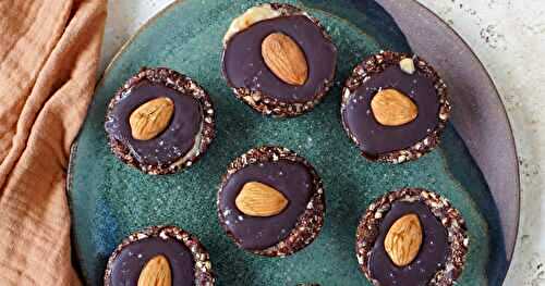 Bouchées amandes, dattes, chocolat (dessert, goûter, vegan, sans gluten)