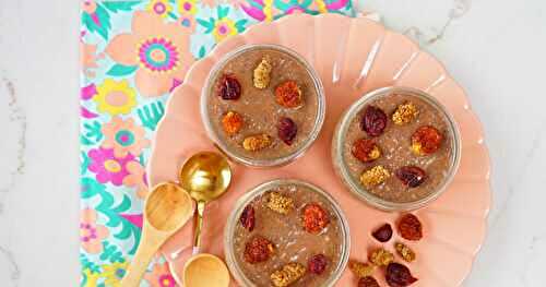 Chia pudding noisettes, cacao, bananes, physalis (dessert, goûter, vegan, sans gluten)