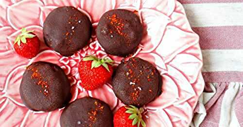 Bouchées fraises, chia, chocolat, piment (dessert, goûter, vegan amap)