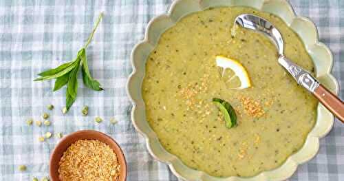 Soupe courgettes, pois cassés, menthe, gomasio de graines de lin (soupe, amap, vegan, sans gluten)