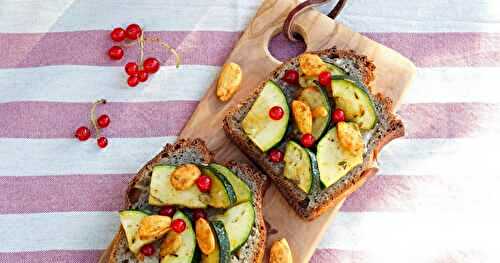 Tartines amandes, courgettes, piment, groseilles (tartines, vegan, amap)