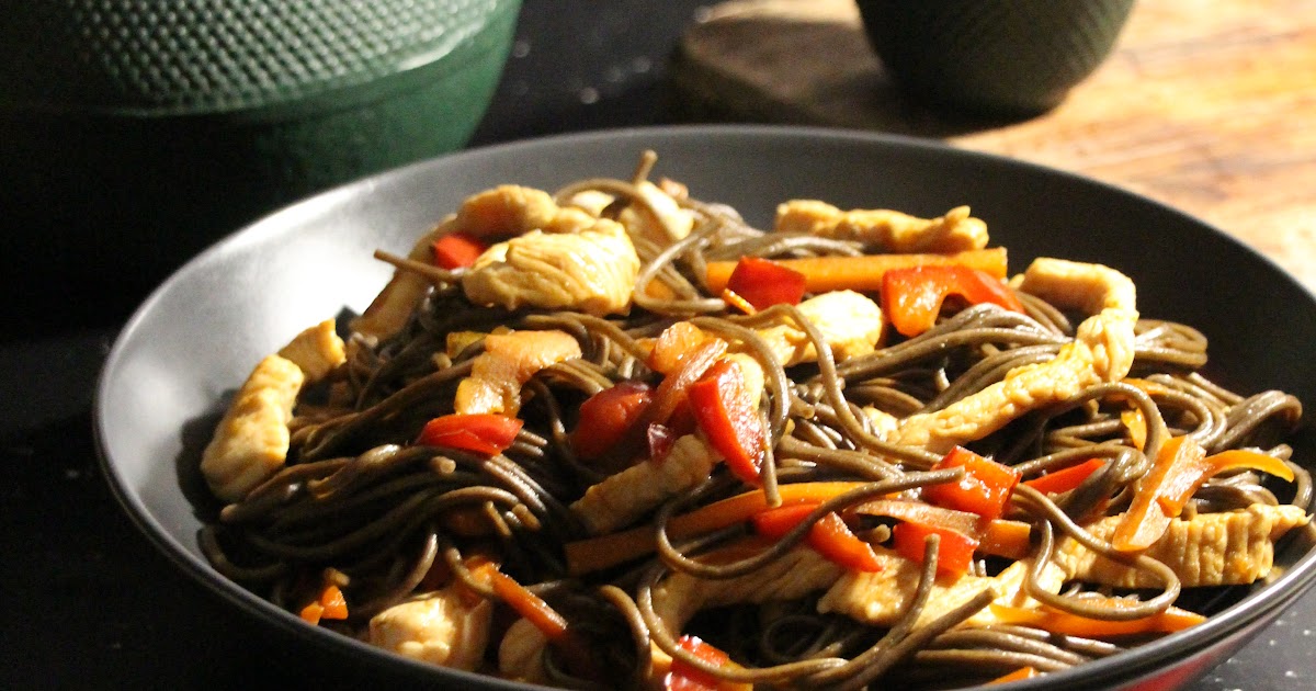 Sauté de dinde aux légumes et nouilles Soba : un délice express !