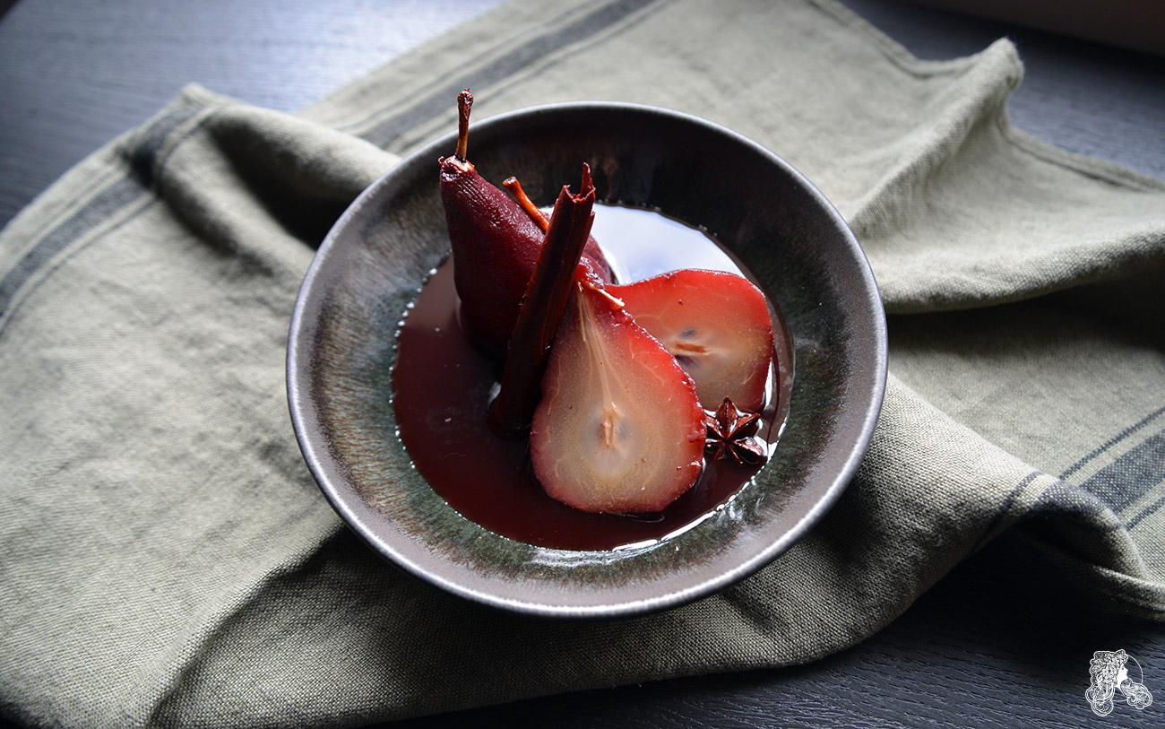 Poires pochées au vin rouge