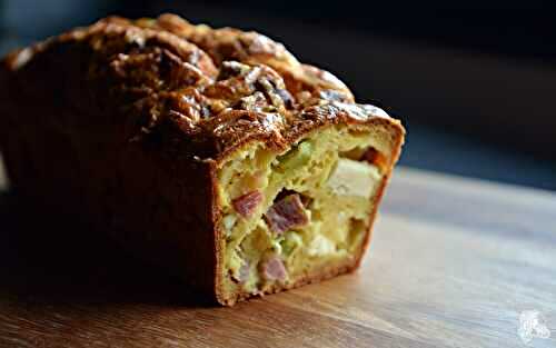 Cake aux asperges vertes, feta et jambon