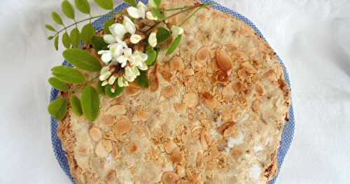 Gateau à l'amande et aux fleurs d'acacia