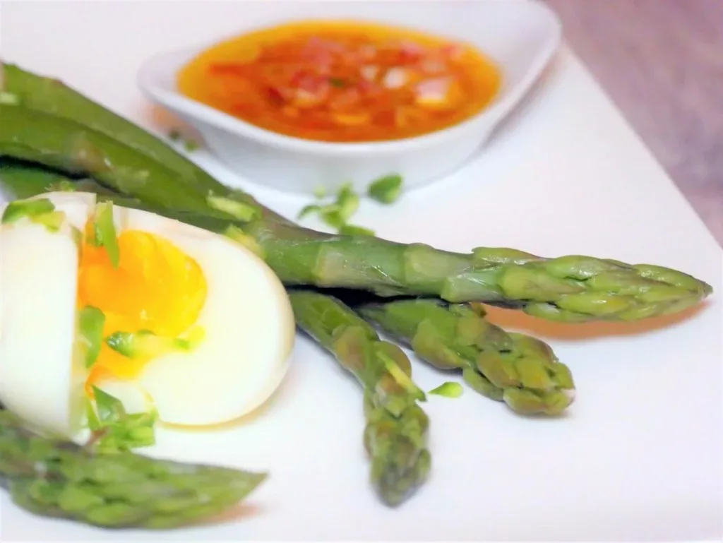 Oeufs pochés aux asperges