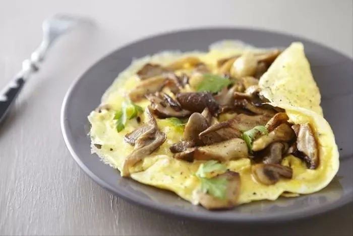 Omelette aux champignons de Paris