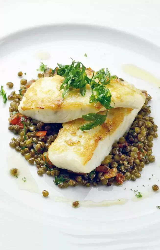 Poisson grillé, blanc de lentilles à la ciboulette