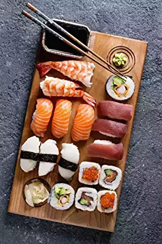 Sushis variés faits maison