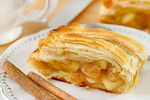 Apfelstrudel ou Strudel aux pommes Traditionnel