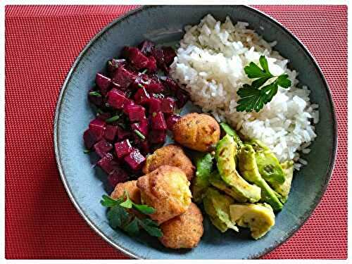 Bowl de Riz, Betterave Rouge & Accras de Morue