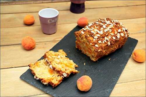 Cake healthy aux abricots et flocons de céréales – sans gluten et sans lactose