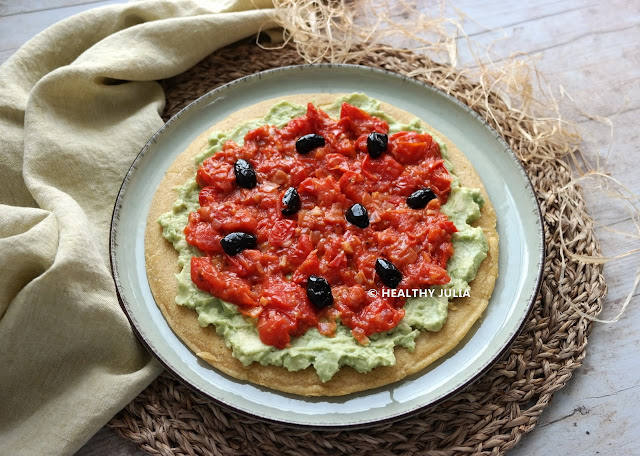 GALETTE DE FARINE DE POIS CHICHES, AVOCAT ET TOMATE #VEGAN