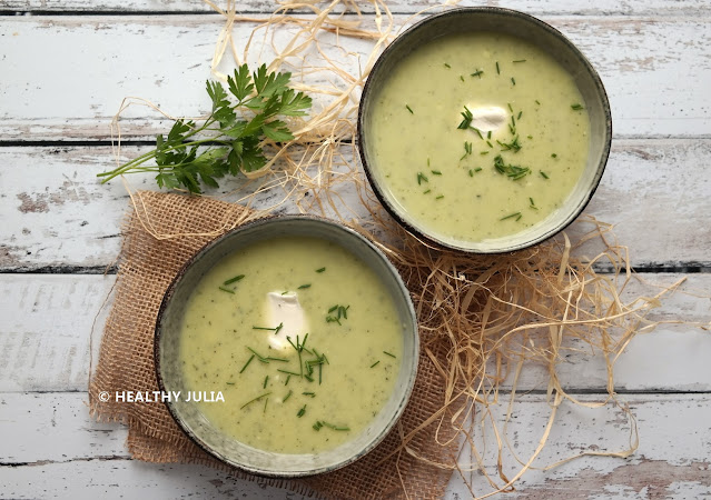 SOUPE FROIDE DE COURGETTE À L'AIL ET AU CREAM CHEESE