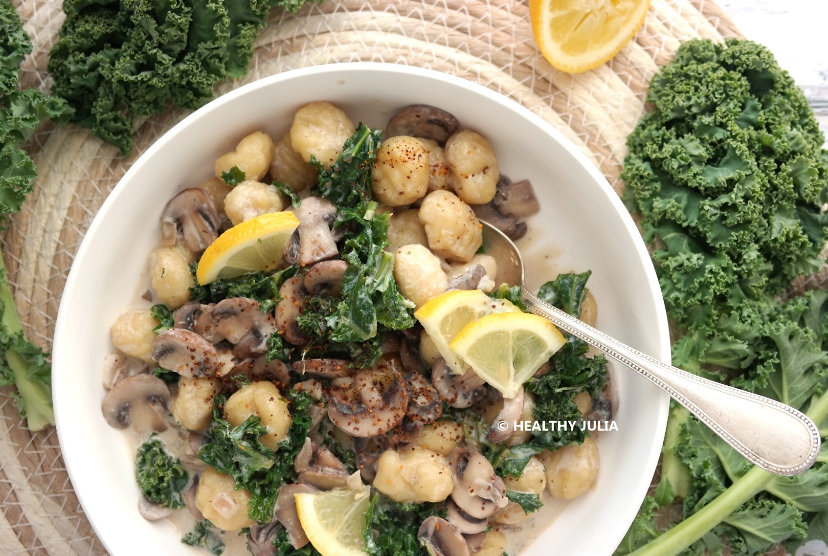 RAGOÛT DE GNOCCHI AUX CHAMPIGNONS ET KALE #VEGAN