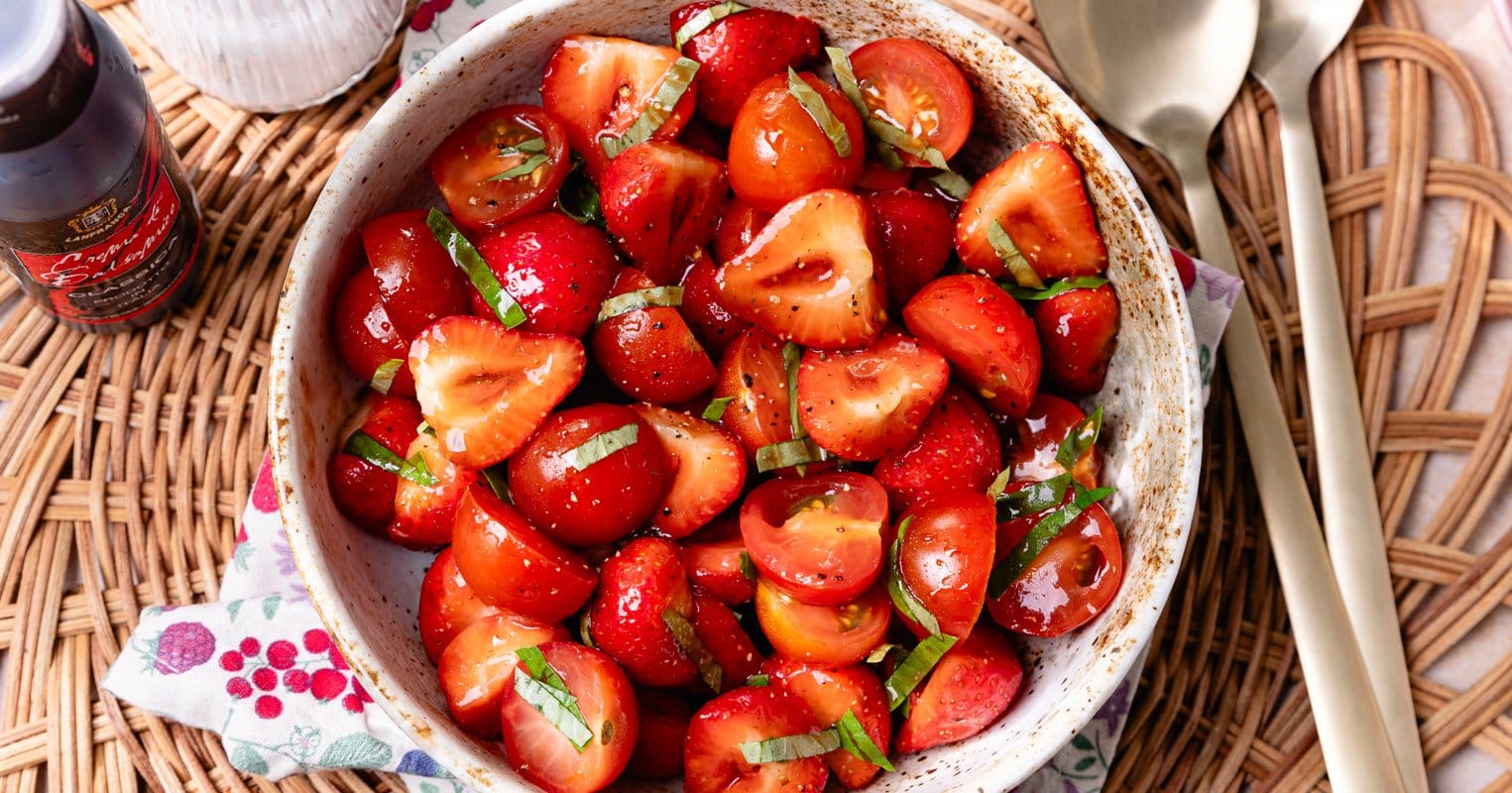 La salade de fraises et tomates cerise au vinaigre balsamique !