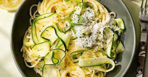 Les spaghetti à la courgette, menthe et ricotta salata