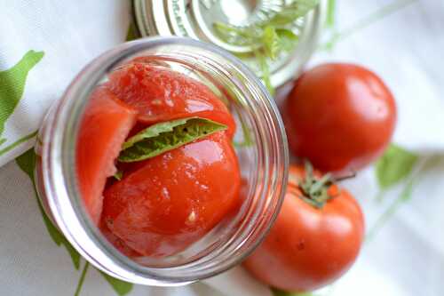 Bocaux de tomates au naturel