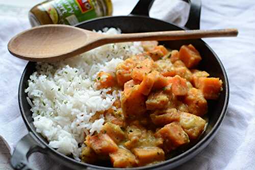 Curry vert de patate douce, lentilles corail et lait de coco