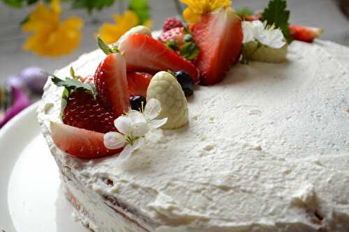 Gâteau de Pâques à la crème mascarpone et fruits rouges Jours Heureux
